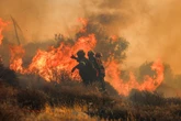 Creta, incendi fuori controllo: le notizie di oggi. Tre fronti, evacuazioni di massa e case distrutte