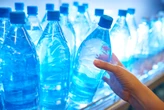 Quale acqua in bottiglia scegliere? La classifica con promosse e bocciate dopo un severo test