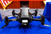 Droni con l’intelligenza artificiale per seguire il fumo degli incendi e prevedere la qualità dell’aria (per evitare di respirare veleni)