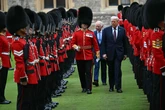 Trump accolto a Windsor come un re. Caprarica: “Porta miliardi di investimenti Usa”