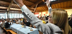 Giorgia Meloni tra il Papa, la Cisl e il Meeting. Lo storico Melloni: “Così cerca la sponda cattolica”