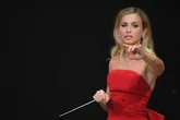 Beatrice Venezi impugna il licenziamento dalla Fenice: “Risoluzione del contratto nulla e discriminatoria”