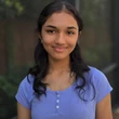 Sheyna, 14 anni, ha inventato un gel che elimina le microplastiche nell’acqua