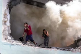 Gaza, altra strage. “Almeno 85 morti in 24 ore”. Il bilancio complessivo è di 56.500 vittime