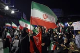 Iran, missile sui negoziati. Colpita base Usa in Kuwait. “Lo Stretto è nostro”