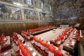 Prete-giornalista di 81 anni cerca di adescare un collega 40enne nei giorni del Conclave. Il pm: "Violenza sessuale”