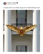 Trump posta un’aquila d’oro gigante all’entrata della Casa Bianca. I critici: “È quella nazista”. Rispunta la sospetta simpatia del tycoon per Hitler
