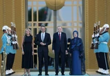 La Turchia provoca la Grecia, il premier Mitsotakis accolto da Erdogan con una marcia di guerra ottomana