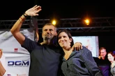 Elezioni Puglia, Decaro dice di sì. Il dem sale sul palco da candidato, dopo un’ultima giornata di balletti