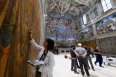 Verso il Conclave: i preparativi nella Cappella Sistina e le tappe che porteranno all’elezione del Papa