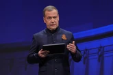 Medvedev l’incendiario, da vice di Putin a parcheggiato: le voci di alcolismo e il matrimonio-trappola