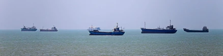 Un piano per Hormuz. Corridoio per le navi ferme. Il pedaggio agita il mondo