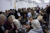 Attacco al cuore di Kiev, colpito il palazzo del governo. Meloni: “Putin aumenta la ferocia”