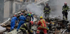 Nuovi raid russi su Kiev. E Zelensky riapre ai negoziati