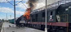 La Russia bombarda treni civili. Altri droni sorvolano Monaco