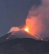 L’Etna dà spettacolo, nuova colata lavica a 3mila metri . Allerta voli a Catania