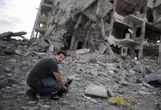 Il papà del giornalista morto a Gaza: "Inutile il sacrificio di Simone"