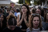 Festa a Tel Aviv per il ritorno degli ostaggi: “Incubo lungo 733 giorni”. Ma Hamas non trova i corpi delle vittime