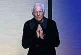 Giorgio Armani in convalescenza dopo un ricovero: non sarà alle sfilate di Milano