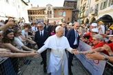 Il Papa a Pavia nel segno di Sant’Agostino, “basta con il bullismo e l’odio”. Il bagno di folla con 15mila fedeli e la tappa a Sant’Angelo Lodigiano in una giornata memorabile