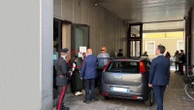 Chiara Petrolini e l’ex faccia a faccia. Lui: “Cosa aveva in testa?” La consulenza: “Incapace di intendere e di volere”