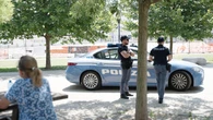Brescia, tenta di strangolare due bambini al parco Alberini: 29enne bloccato da un passante e arrestato dalla polizia
