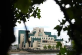 MI6 lancia un portale sul dark web per reclutare spie dalla Russia. Cos’è Silent Courier e come funziona