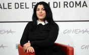 Addio a Marjane Satrapi, l’autrice di Persepolis “morta di tristezza”. L’artista franco-iraniana aveva 56 anni