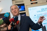 Vertice in Forza Italia, Tajani vede i Berlusconi: “Insieme verso il futuro”