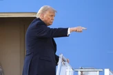 Trump attacca di nuovo “Gigiorgia” Meloni: “Vuole tornare a essere amica perché è in calo. No grazie”. La premier: “Pensi alla sua popolarità”