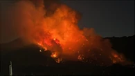Vesuvio in fiamme, gravi danni ai vigneti del Lacryma Christi. Coldiretti: “Disastro ambientale e agricolo”