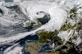 Tempesta Floris, raffiche di vento fino ai 180 km/h: danni ingenti in Scozia. Ora l’allerta si sposta in Scandinavia