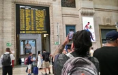 Milano, regionali nel caos. Guasti e cancellazioni. Rabbia in stazione