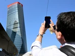 Insegna Generali pericolante a CityLife, i sensori di sicurezza hanno segnalato qualcosa di anomalo prima del crollo?