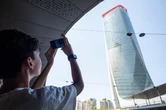 CityLife, indagine con i droni a 192 metri d’altezza: caldo e sensori nel mirino, caccia al “punto zero” del crollo. Sequestrato il tetto del grattacielo rotto