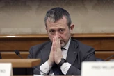 Chat tra Delmastro e Caroccia, la Procura di Roma chiede l’autorizzazione alla Camera per acquisirle. Centrodestra pronto a respingere la richiesta