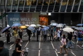 Colas para comprar el último ejemplar del 'Apple Daily', el periódico de Hong Kong que se atrevió a desafiar a Pekín