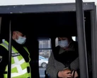Поліцейські підвезли медсестру до роботи й стали героями в мережі