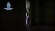 Detenido un hombre que intentó tirarse por la ventana tras agredir a su pareja