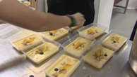 Dani Vallejo, concursante de Masterchef, cocina menús solidarios para Somos Tribu Vallecas