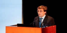 Almeida se abre a prorrogar el permiso de las terrazas ampliadas sobre la calzada por el Covid más allá de 2021 
