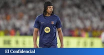 Pillan a Koundé junto a más aficionados en un vuelo comercial a Milán para ver el Inter-Barça