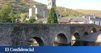 Un tesoro oculto en El Bierzo: el pueblo de León con un puente romano y una playa fluvial donde hace siglos durmió doña Urraca