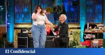 Proposición en directo en 'La revuelta': Ramón García se arrodilla ante Lalachus para que presente el 'Grand Prix'