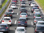 Cosa rischia un'elettrica in coda con A/C acceso? Stessi "pericoli" di una termica