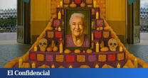 Así es el altar monumental que Casa de América dedica a las abuelas en el Día de Muertos: luces led y calaveras de azúcar
