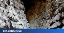 La ruta que tienes que recorrer para encontrarte con esta cueva de 50 metros de altura y con pinturas rupestres de la Edad del Cobre