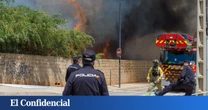 Un incendio calcina tres locales de Playa d'en Bossa (Ibiza) y obliga a evacuar unas 30 viviendas