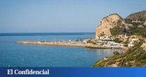 El pueblo costero a menos de media hora de Barcelona: playas tranquilas y un parque natural perfecto para relajarse