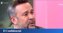 Emma García abandona su silla en 'Fiesta' para consolar el repentino llanto desconsolado de Kike Calleja